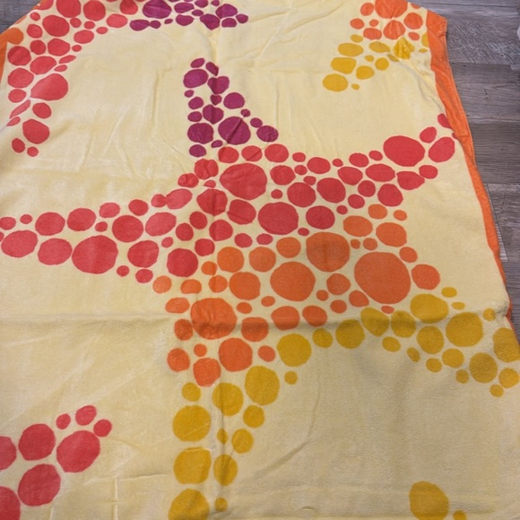 Tommy Hilfiger starfish beach towel - Picture 3 of 3